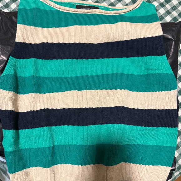 Banana Republic Cropped Sweater Tank - Picture 4 of 7